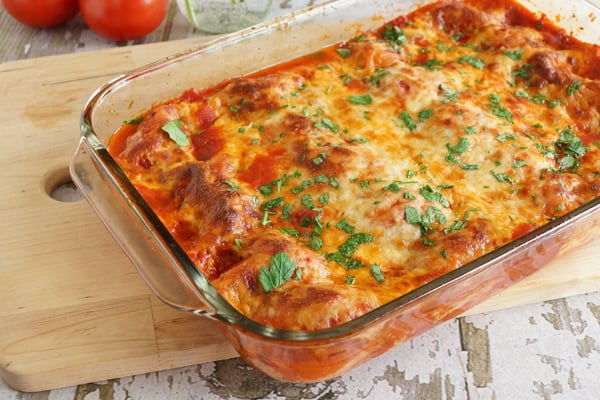 This delicious Stuffed Shells {Freezer Meal} is delicious and a real crowd pleaser...even my kids love it! Stock up your freezer for when you need a super easy dinner! | happymoneysaver.com