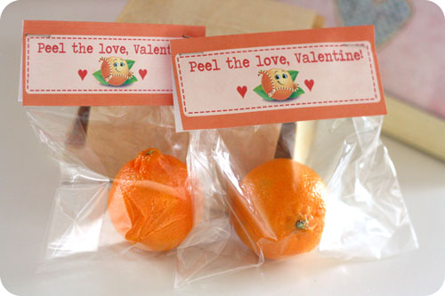 Such a sweet idea - use Cutie's or Tangerines as a VALENTINE! Includes the most adorable FREE PRINTABLES with sayings like "Peel the Love, Valentine and "You are one of the most adorable CUTIES around." Healthy Valentines Day treat.