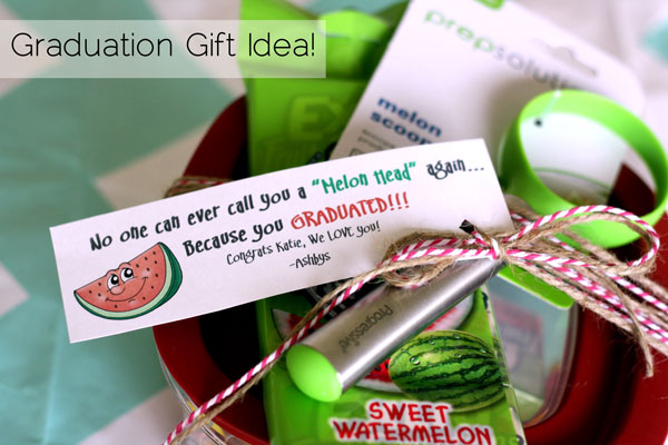 I am in love with this graduation gift idea! So fun!