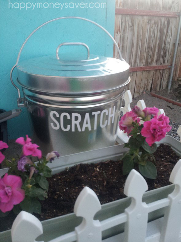 Use garbage cans to hold chicken feed 