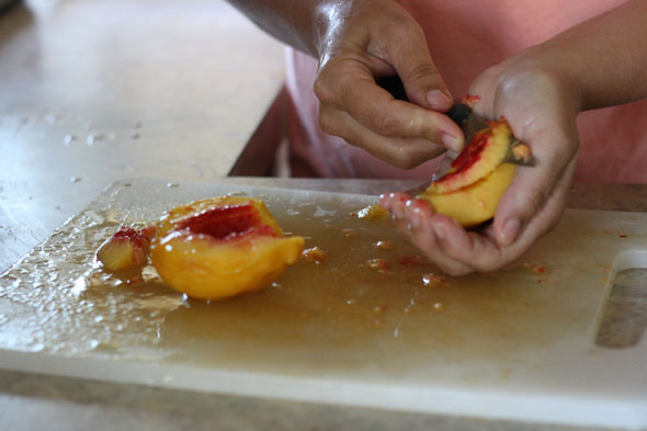This is a great alternative to canning those peaches without all that sugar!!! ♥