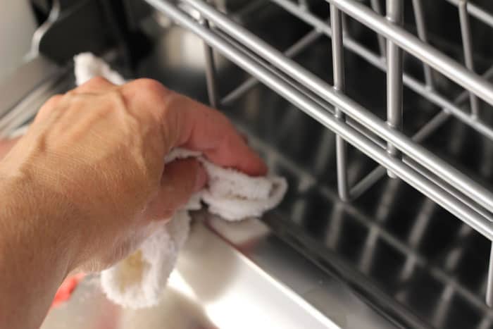 How to clean your dishwasher stainless steel parts