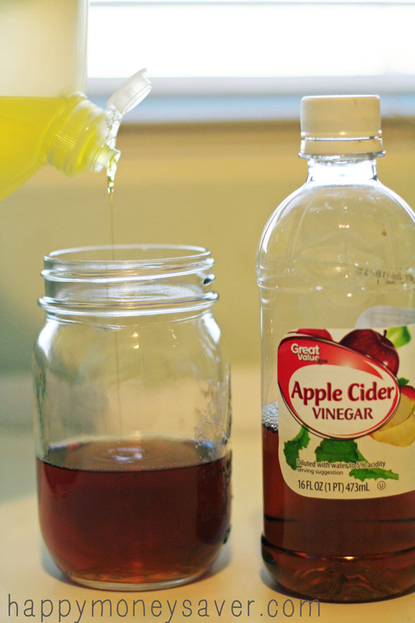 Fruit Fly Trap using vinegar - natural, safe, non-tox and it WORKS! happymoneysaver.com