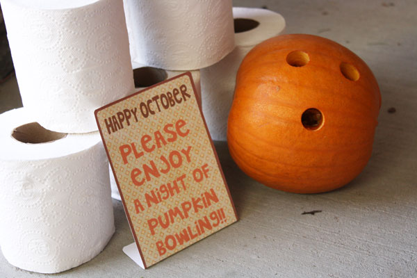 Love this fun family idea of Pumpkin Bowling as a family and then delivering some to friends doorsteps with the Free printable attatched.