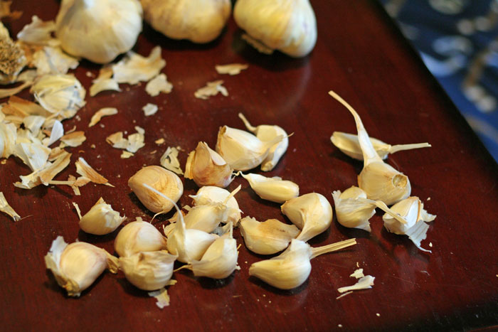 garlic cloves - regrow food from scraps