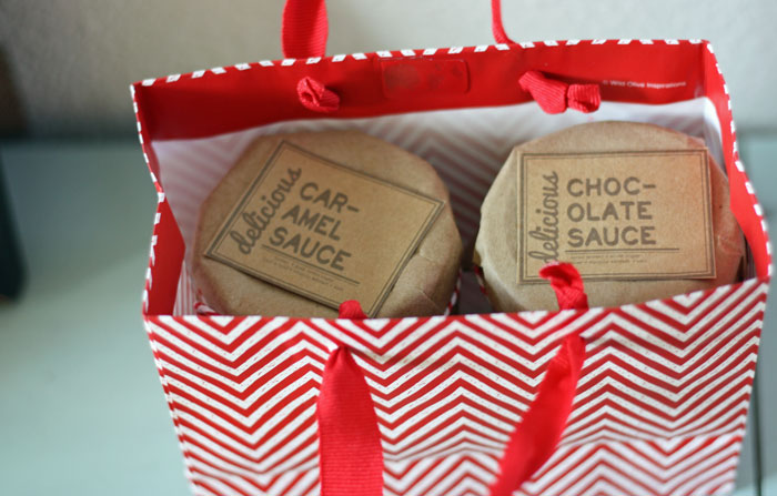 Delicious Caramel sauce and Chocolate sauce recipes + FREE printable tag and instructions on how to gift these! These would be prefect for holiday gifts.