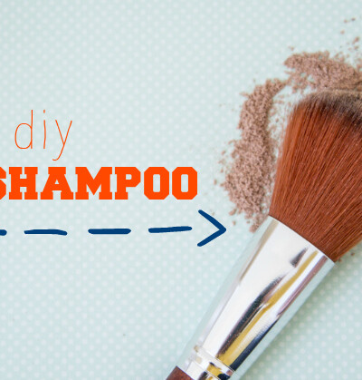 Make your own dry shampoo. Super quick and easy. Recipe for light and dark hair.