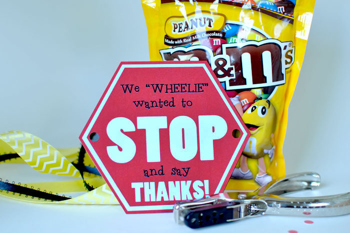 Here are the supplies you need for this great bus driver gift idea! #happythoughts #busdriver