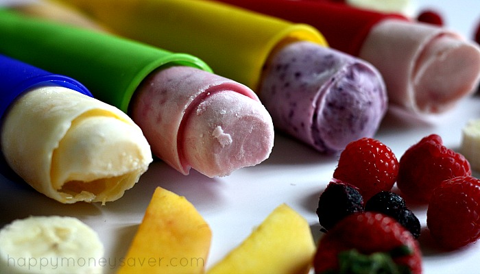 These easy yogurt pops are the perfect summer treat! #summer #yogurtpops #frozentreats