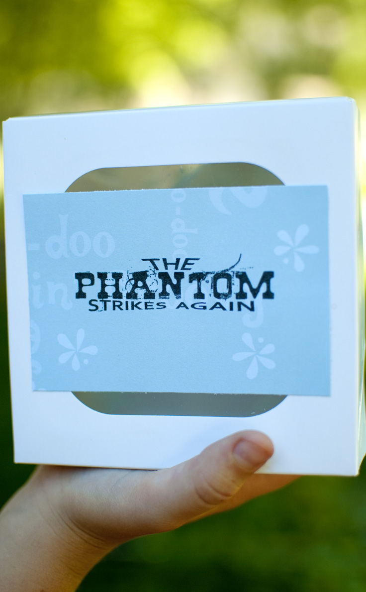 Use this fun idea to "phantom" your neighbor this summer! #happythoughts #phantom