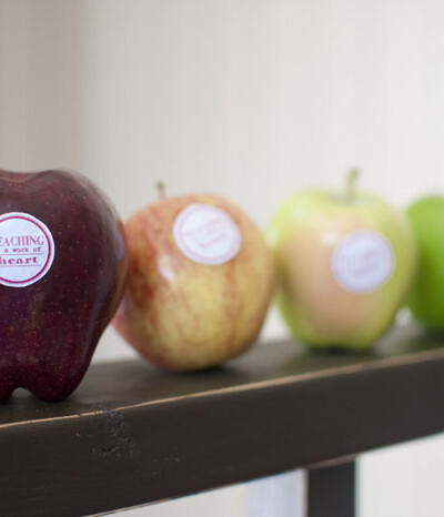Use any kind of apple for this apple teacher gift idea. Brighten your teacher's day! #happythoughts #theclassic