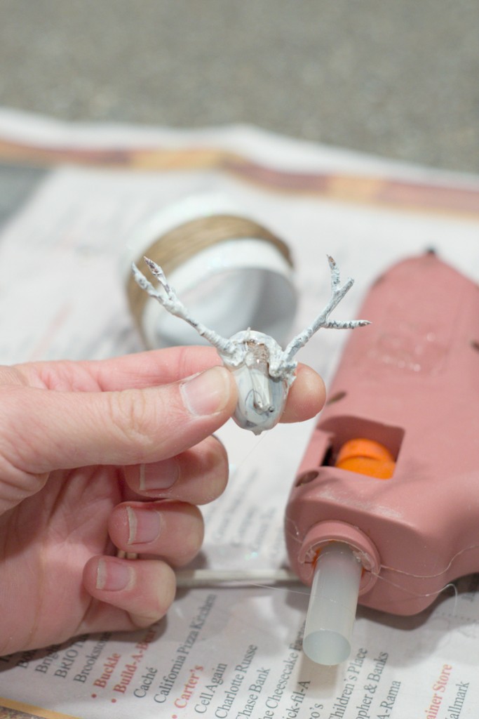 With just a few items, make your own deer head napkin rings!