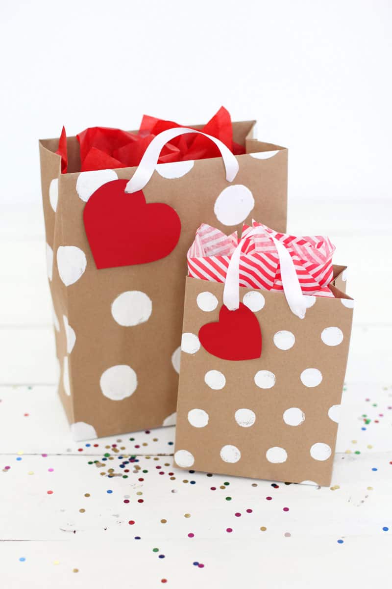 This is a great way to make a professional looking gift bag for a very low cost!