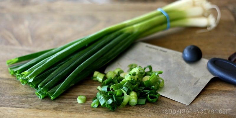 happymoneysaver.com| Who knew you could freeze green onions? This is so awesome!