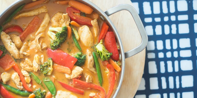 The BEST red coconut curry you'll ever eat!! Way cheaper than a restaurant, and you'll want to lick every last drop of the sauce. DI-VINE!! happymoneysaver.com