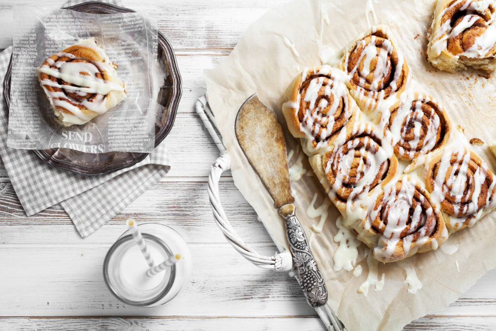happymoneysaver.com | This easy cinnamon roll recipe is delicious. I'm going to make them the week before and freeze so they are ready to pop in the oven on Mother's Day!