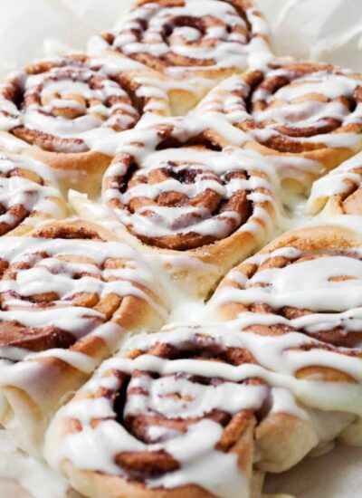 happymoneysaver.com | This easy cinnamon roll recipe is delicious. I'm going to make them the week before and freeze so they are ready to pop in the oven anytime!