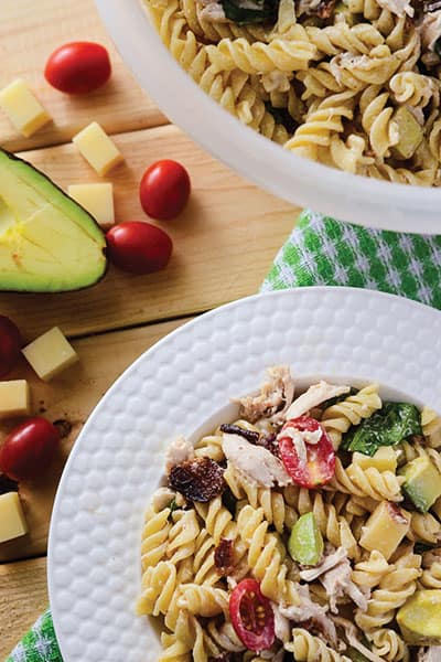 California Club Pasta Salad - California Club Pasta Salad - a simple pasta salad recipe and new take on a classic sandwich! Use turkey as a substitute for Thanksgiving leftovers freezer meals. | happymoneysaver.com