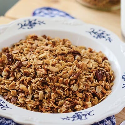 Homemade Granola Cereal - fast, easy, health(ier!) | happymoneysaver.com