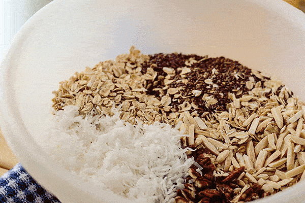 Homemade Granola Cereal - fast, easy, health(ier!) | happymoneysaver.com