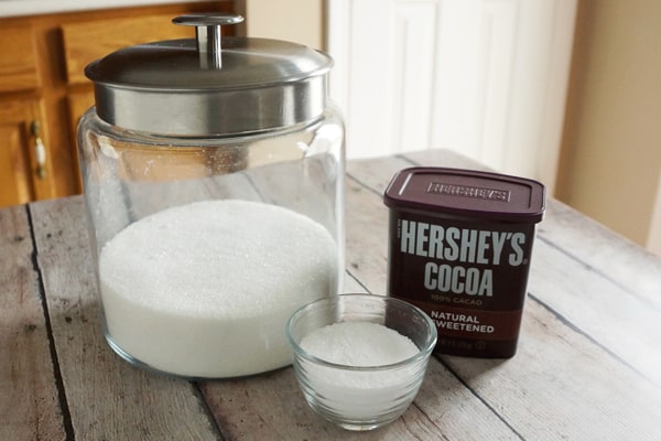 You are going to love this DIY Nesquik Recipe! It uses 3 simple ingredients and costs about half the price of the store bought mix! | happymoneysaver.com