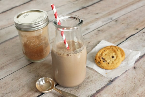 You are going to love this DIY Nesquik Recipe! It uses 3 simple ingredients and costs about half the price of the store bought mix! | happymoneysaver.com