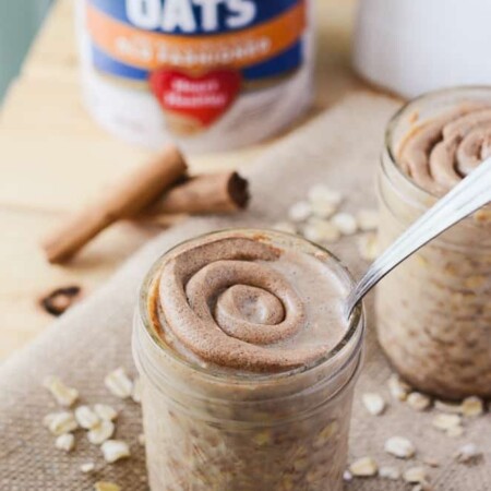 Cinnamon Roll Overnight Oats | happymoneysaver.com