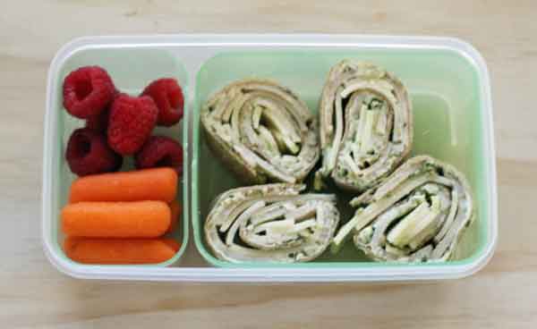 Turkey Pesto Pinwheels Bento box lunch idea - these pinwheels are so tasty and healhty! Made with organic ingred