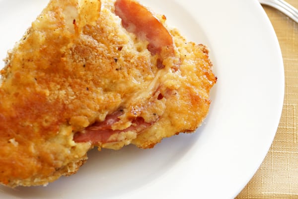 Simple instructions on how to make cordon bleu. This recipe is super easy and delicious! It also makes a perfect freezer meal for those busy nights! | happymoneysaver.com