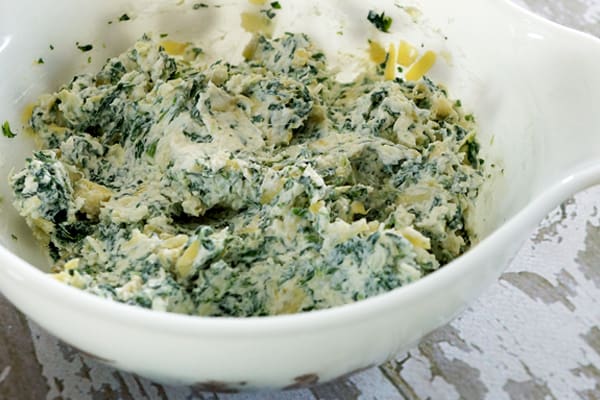 You've got to try this Easy Spinach Artichoke Dip...it's sure to be a big hit at your next get together! So easy to make and freezes well! Everyone will be asking for the recipe! | happymoneysaver.com