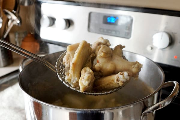 This is the best chicken wing recipe out there! They are crispy, delicious and baked not fried! Calling all wing lovers...you won't be disappointed! | happymoneysaver.com