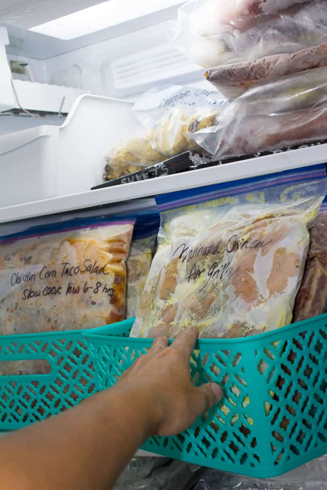10 GENIUS ways to organize your freezer meals! There are some amazing tips here!