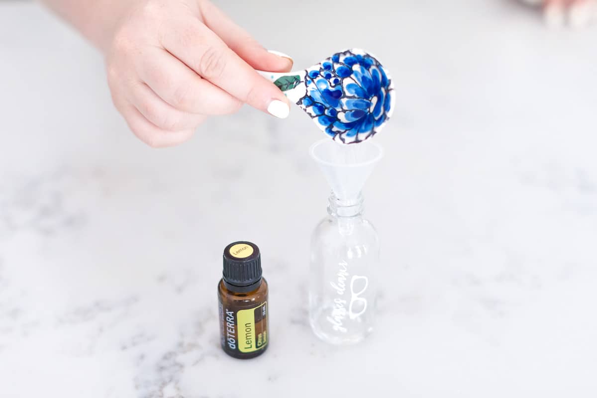 Smudges, no more! You will fall in love with this Homemade Eyeglass and Sunglass Cleaner after one use.