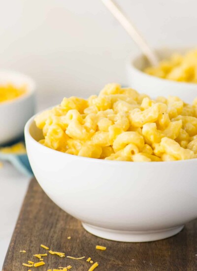 White bowls of mac and cheese.