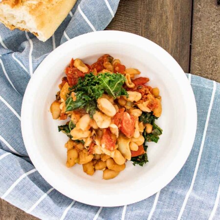 Bowl of vegan white beans and kale.