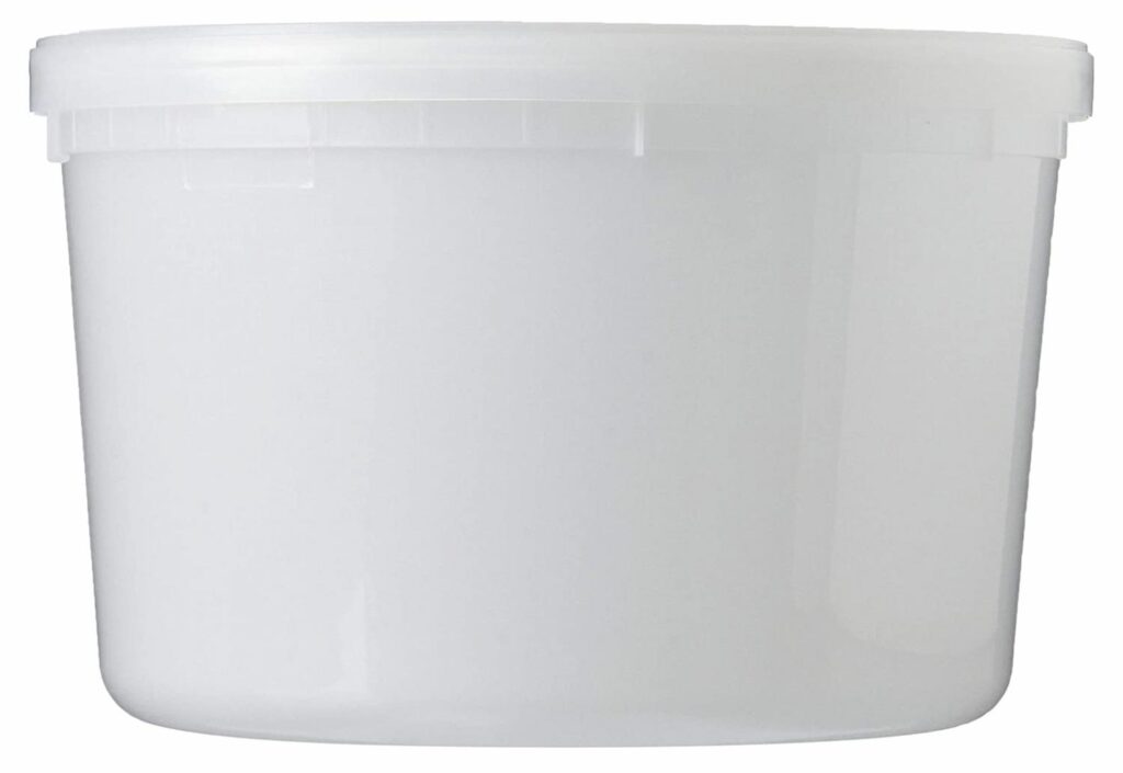 64 oz extreme freeze deli food container with a lid on it.